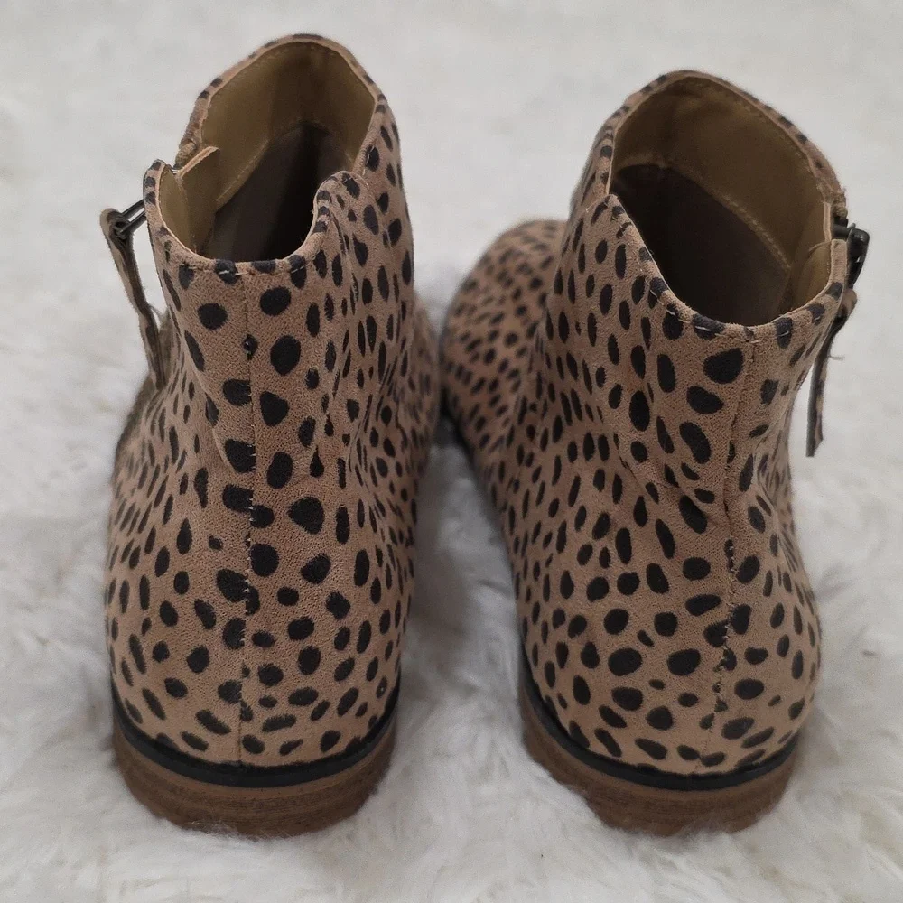 Cat & Jack LeopardPrint Booties. Size 5